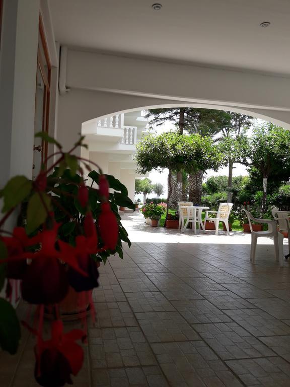 Posidonia Pension Amarynthos Exterior photo